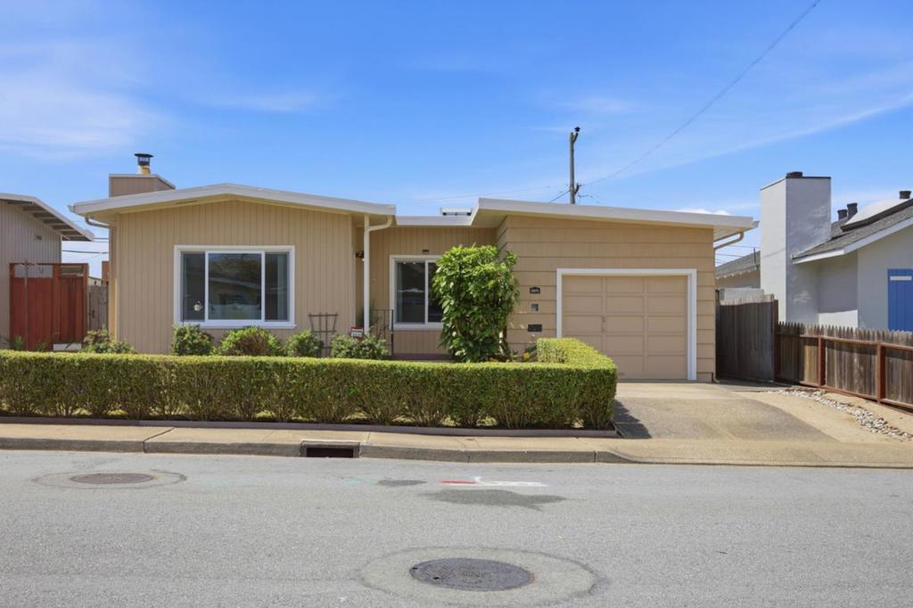 1071 Sunnyside Drive