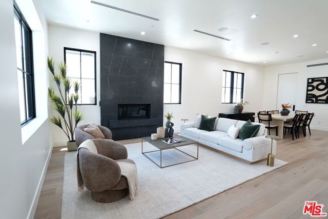 1441 S Oakhurst Drive, Los Angeles CA: https://media.crmls.org/mediaz/2e02e312-96e9-4255-ab20-e47fcf44b340.jpg