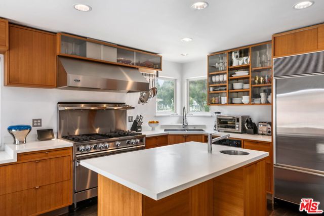 3229 Rosewood Avenue, Los Angeles CA: https://media.crmls.org/mediaz/2e03430a-008f-41d4-98bc-50768e54802d.jpg