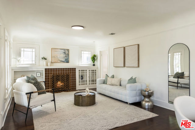 719 N Gardner Street, Los Angeles CA: https://media.crmls.org/mediaz/2e037756-889a-46f9-a5ad-d14c7db888d3.jpg