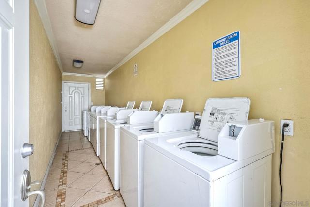 615 9th St, Imperial Beach CA: https://media.crmls.org/mediaz/2e038d27-2e6e-4aa4-91fb-48474393fe1a.jpg
