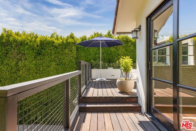 8917 Dorrington Avenue, West Hollywood CA: https://media.crmls.org/mediaz/2e03f590-fe61-4023-b335-dffbd740bea8.jpg