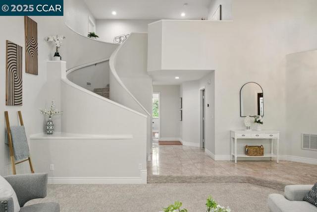 29 Blue Haven Ct, Danville CA: https://media.crmls.org/mediaz/2e0406b4-e4b6-4d5a-9f76-14e359f11d55.jpg