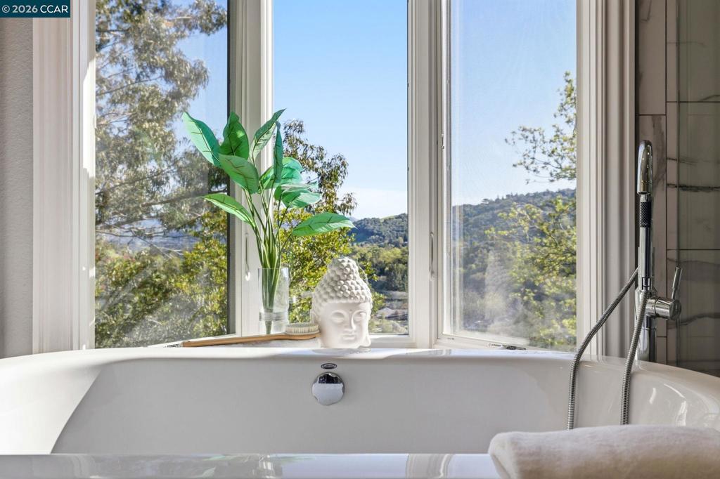 https://media.crmls.org/mediaz/2e044d41-d4eb-4f9f-885e-bbf427da1cf0.jpg?preset=X-Large