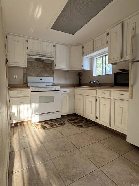 Detail Gallery Image 8 of 27 For 8515 Gardena Rd, Lakeside,  CA 92040 - 3 Beds | 2 Baths