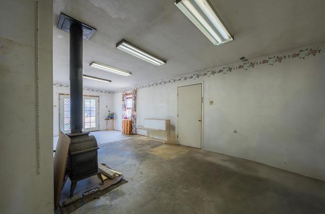 45130 Crown Avenue, King City CA: https://media.crmls.org/mediaz/2e048277-83fa-4b70-a880-c11432428dfb.jpg