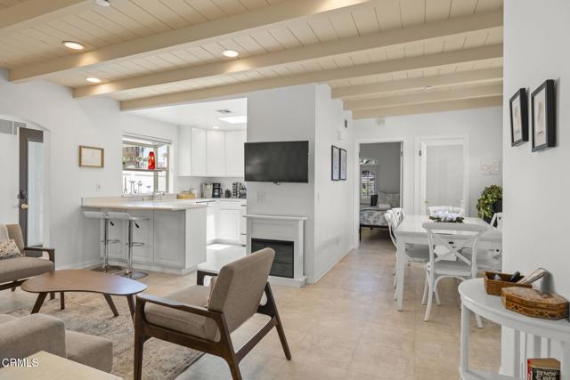 2036 Pierpont Boulevard, Ventura CA: https://media.crmls.org/mediaz/2e055c02-cda3-4c8c-a0c9-fdaab7d767f9.jpg