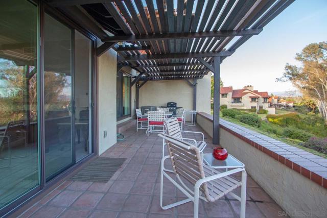 17489 Carnton Way, San Diego CA: https://media.crmls.org/mediaz/2e056dac-dd6e-4198-ac6c-87c56653a5d9.jpg