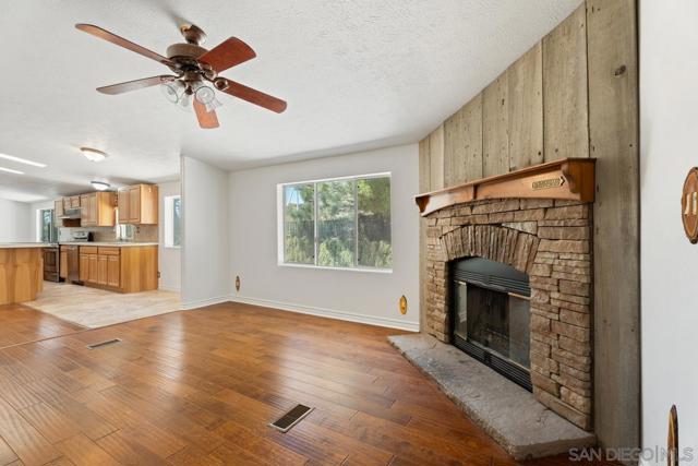 3511 Lakeview Dr, Julian CA: https://media.crmls.org/mediaz/2e059d91-0262-4a83-8b8e-f7d1988b5c71.jpg