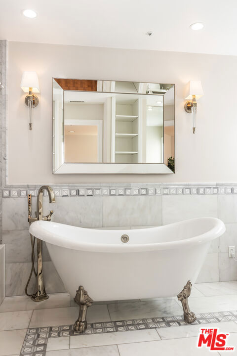 https://media.crmls.org/mediaz/2e05e553-a4a1-4c9d-815b-001adfd628b4.jpg?preset=X-Large