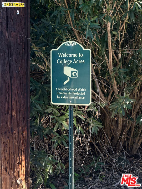 5952 Lubao Avenue, Woodland Hills CA: https://media.crmls.org/mediaz/2e060ef6-f0a0-4086-86a6-6d5f1b7dd635.jpg