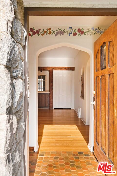 1551 Pasqualito Drive, San Marino CA: https://media.crmls.org/mediaz/2e066f60-bd0e-4fd3-b032-2bd640b616cc.jpg
