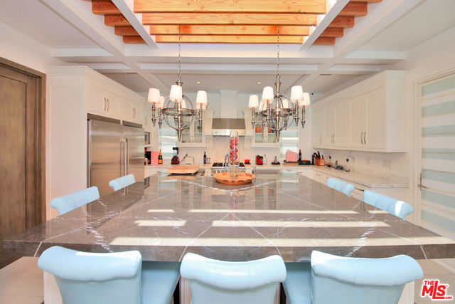 3054 Elvido Drive, Los Angeles CA: https://media.crmls.org/mediaz/2e0741e9-9728-4496-8a0a-556567a7c47c.jpg