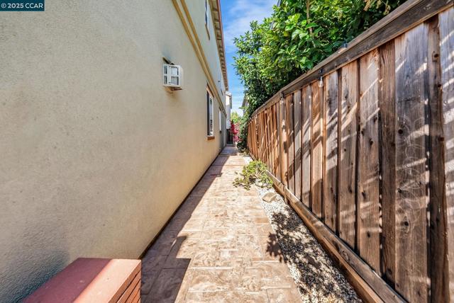 1037 Gridley Dr, Pittsburg CA: https://media.crmls.org/mediaz/2e07775d-f645-4235-b25e-158e87485089.jpg