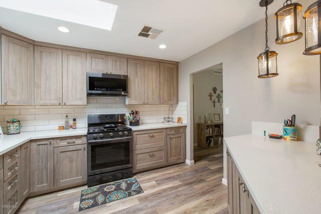 4700 Aurora Drive, Ventura CA: https://media.crmls.org/mediaz/2e07a2b5-ff47-4a7c-b96b-2e0a78da17f6.jpg
