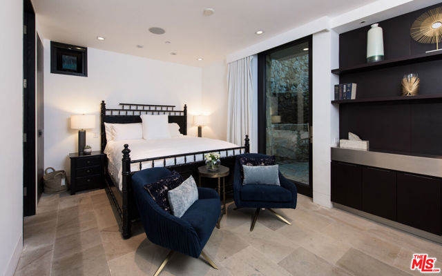 32852 Pacific Coast Highway, Malibu CA: https://media.crmls.org/mediaz/2e07f151-fe89-4602-af40-888060c75dfb.jpg