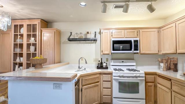 Detail Gallery Image 6 of 27 For 2796 Heritage Dr, Pasadena,  CA 91107 - 3 Beds | 2/1 Baths