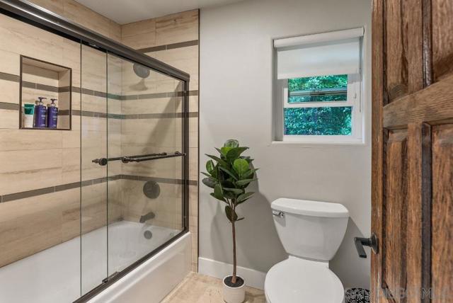 15484 Markar Rd, Poway CA: https://media.crmls.org/mediaz/2e08a663-4799-4c51-b3f3-1e5a3975ca6b.jpg