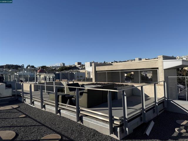 2655 Bush, San Francisco CA: https://media.crmls.org/mediaz/2e08d029-77ad-42d4-8c9c-22f86924c520.jpg
