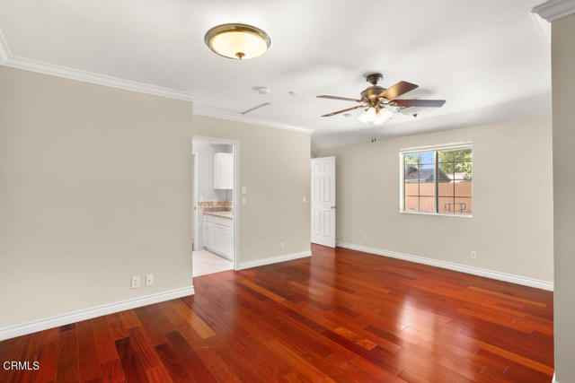 4841 Crown Avenue, La Canada Flintridge CA: https://media.crmls.org/mediaz/2e08fb92-f3c4-438d-b6ed-c8629ffd5ab2.jpg