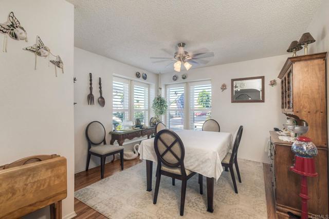 5116 Weymouth Way, Oceanside CA: https://media.crmls.org/mediaz/2e0970b9-559d-4bd5-8904-a055dd5846f2.jpg