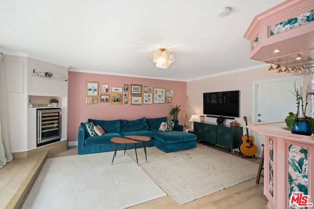 3156 Dona Emilia Drive, Studio City CA: https://media.crmls.org/mediaz/2e099857-4886-4cfe-82db-a364f0ea0b9f.jpg