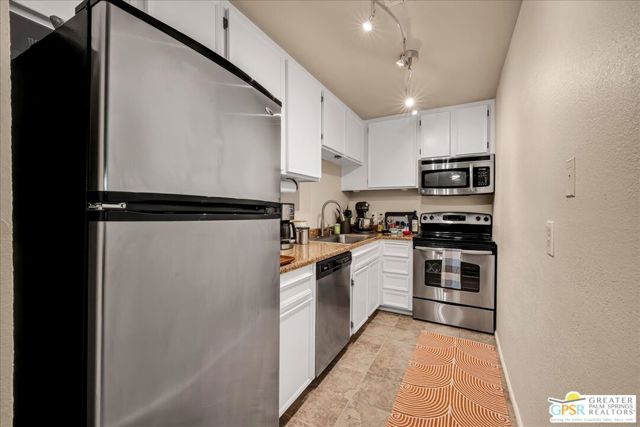 2860 N Los Felices Road, Palm Springs CA: https://media.crmls.org/mediaz/2e09a80b-7a5e-4ad1-b0a7-afe9e86bf2cb.jpg