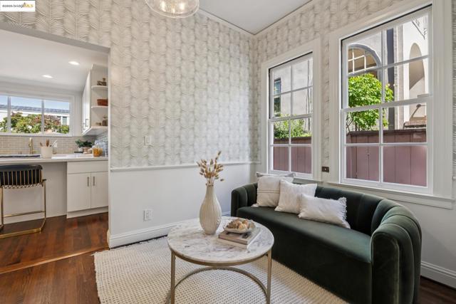 612 Longridge Rd, Oakland CA: https://media.crmls.org/mediaz/2e0a25ae-2dcf-42ed-9dad-b32e1fdea4f7.jpg