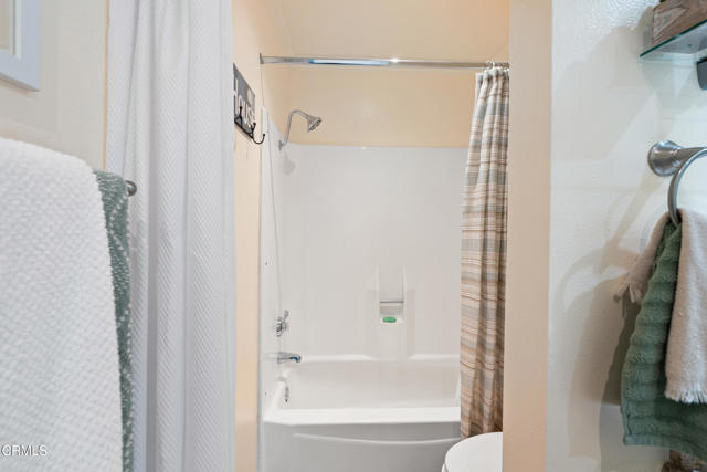 542 Ebbtide Circle, Port Hueneme CA: https://media.crmls.org/mediaz/2e0b10a3-1d78-4bf2-a95c-a876b15ea49d.jpg