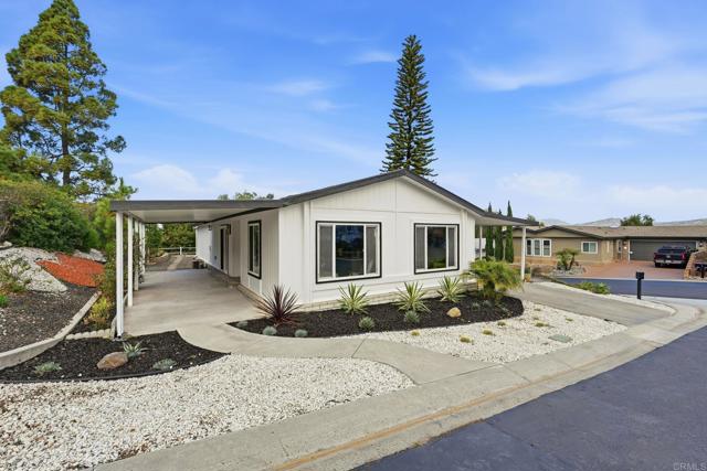 Detail Gallery Image 4 of 37 For 2298 Lindsay Dr, Carlsbad,  CA 92008 - 2 Beds | 2 Baths