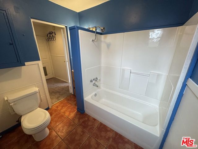 2437 Granville Avenue, Los Angeles CA: https://media.crmls.org/mediaz/2e0c773c-1fd2-4699-ab18-d7d0afcddfc0.jpg