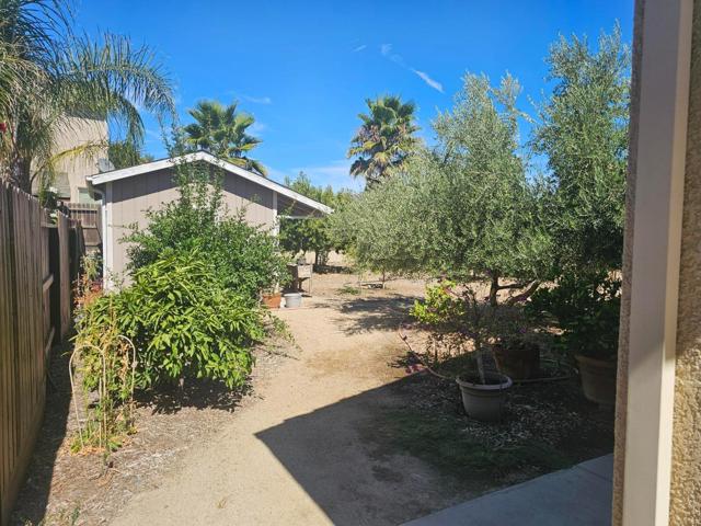 1703 Cobblefield Lane, Los Banos CA: https://media.crmls.org/mediaz/2e0cc78b-bb93-41e3-be61-545b762397b5.jpg