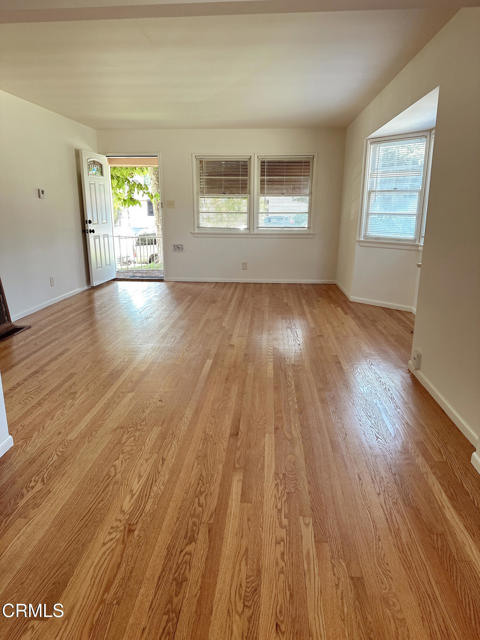 2483 Florencita W Drive, Montrose CA: https://media.crmls.org/mediaz/2e0ce50f-152c-40aa-85ac-fe7e2ba42fa2.jpg
