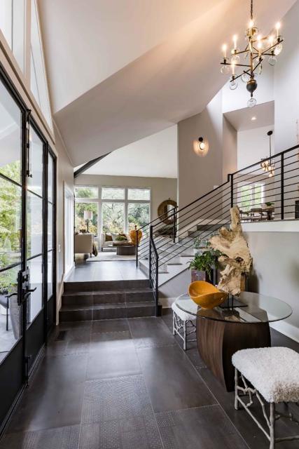 5 Oak Forest Court, Portola Valley CA: https://media.crmls.org/mediaz/2e0d2a3f-b3e6-445c-8b70-410755691954.jpg