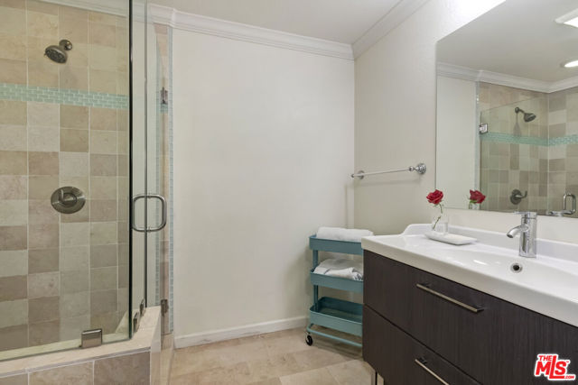 4219 Saugus Avenue, Sherman Oaks CA: https://media.crmls.org/mediaz/2e0d432d-3178-4555-8583-b5e995307f05.jpg