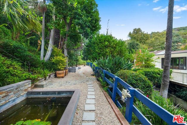 3479 Mandeville Canyon Road, Los Angeles CA: https://media.crmls.org/mediaz/2e0dc594-9500-43e8-bfeb-051a490ae245.jpg