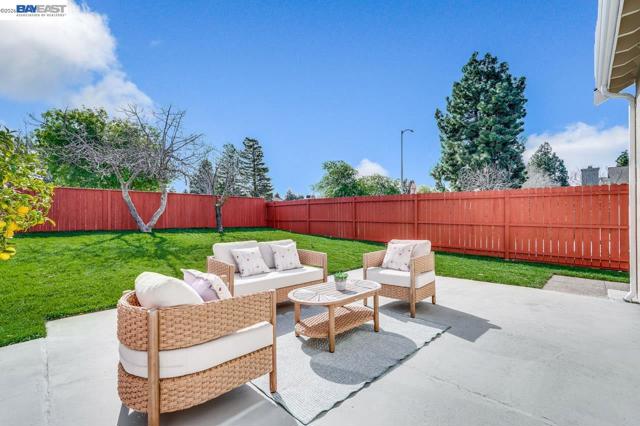 Image 53 of 58 For 4691 Rousillon Ave