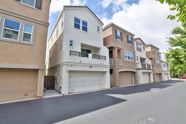825 Garden Street, Milpitas CA: https://media.crmls.org/mediaz/2e0f00cf-0085-46ec-8cd0-fb23b5673e34.jpg