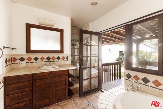 112 N Valley Street, Burbank CA: https://media.crmls.org/mediaz/2e0f3474-f1a6-4e58-9ef1-2722a31f7fd6.jpg