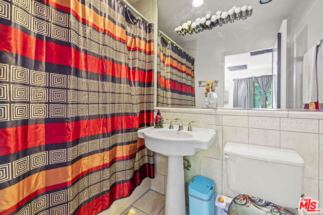 21683 Wo He Lo Trail, Chatsworth CA: https://media.crmls.org/mediaz/2e0f6511-c61a-4ee0-b56f-b93ae88b7896.jpg