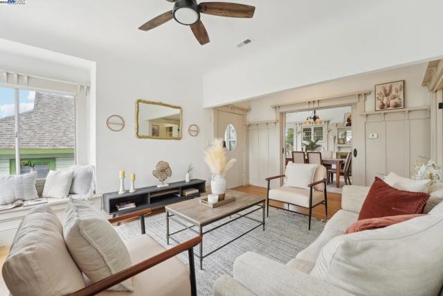 2155 42nd ave, Oakland CA: https://media.crmls.org/mediaz/2e10f758-cb4b-45aa-92fc-f9b3bf575117.jpg