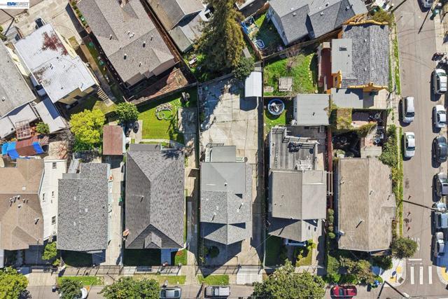 2514 21St Ave, Oakland CA: https://media.crmls.org/mediaz/2e111bc9-a0a4-431a-b9c3-f57a541afd85.jpg
