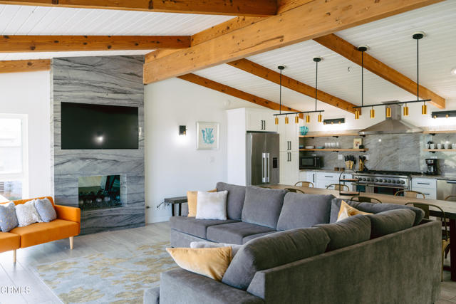 3086 Grove Street, Ventura CA: https://media.crmls.org/mediaz/2e116306-aa41-4809-96cf-e90aceb6ae10.jpg