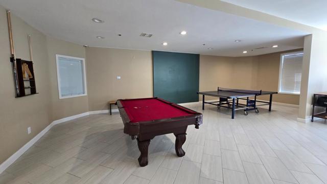 6400 Christie Avenue, Emeryville CA: https://media.crmls.org/mediaz/2e1199ef-059f-4f17-92d5-0e005544899f.jpg