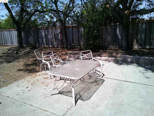 139 Heather Ave, Hercules CA: https://media.crmls.org/mediaz/2e11a081-dcb1-4b4a-8f08-b5daca4950d7.jpg