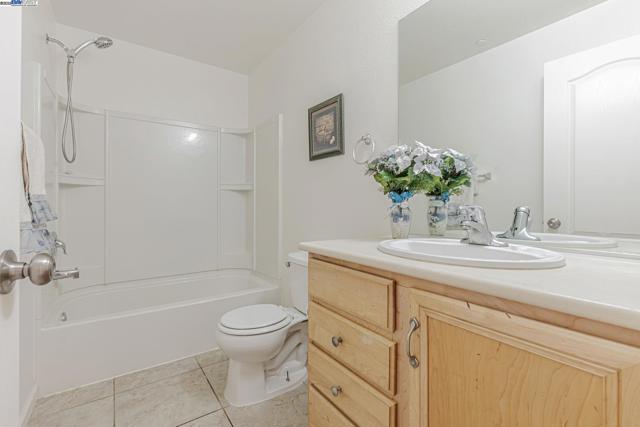 113 Silver Bell Way, Oakley CA: https://media.crmls.org/mediaz/2e11c9e7-6784-48c8-b100-c502f3ec7881.jpg