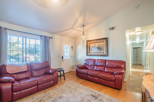 267 Palo Verde Street, Greenfield CA: https://media.crmls.org/mediaz/2e11f5b3-7171-45d6-9005-a2025c8ae5be.jpg