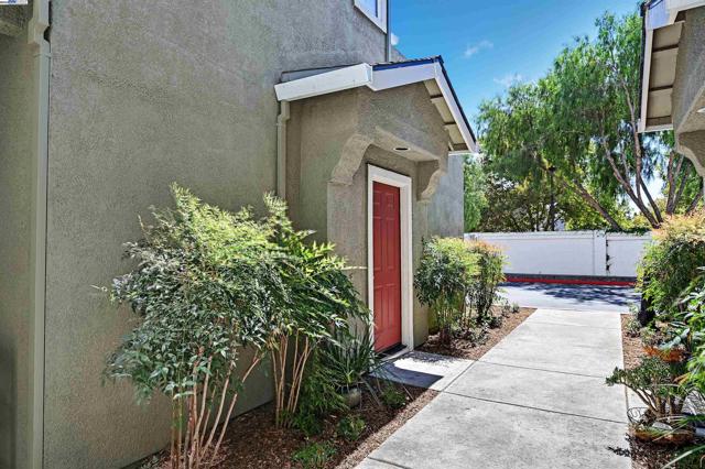 51 Bellington Cmn, Livermore CA: https://media.crmls.org/mediaz/2e120e0d-8f85-4c9b-9ede-2ca436bc7b6a.jpg