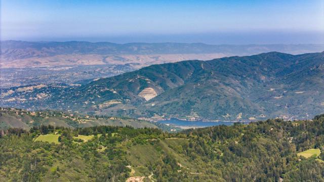 20243 Beatty Ridge Road, Los Gatos CA: https://media.crmls.org/mediaz/2e120fab-cb64-4825-8c92-51d6b7698a54.jpg