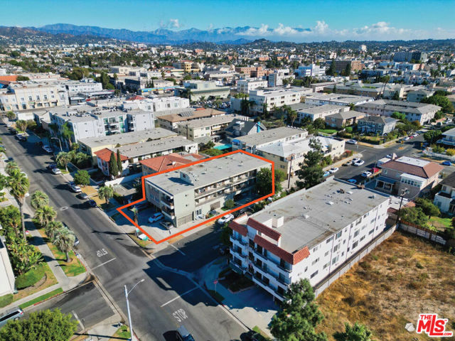 4171 W 4th Street, Los Angeles CA: https://media.crmls.org/mediaz/2e1223d2-2174-4626-a50d-a78aa753e300.jpg